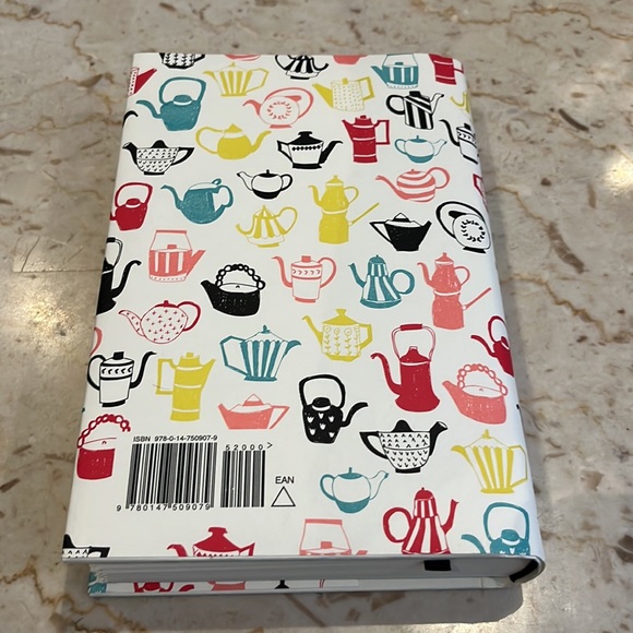 Decorative Alice in Wonderland coffee table book - Picture 2 of 4